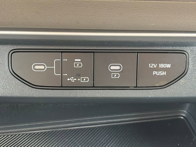 Used 2025 Kia Carnival FWD image 57
