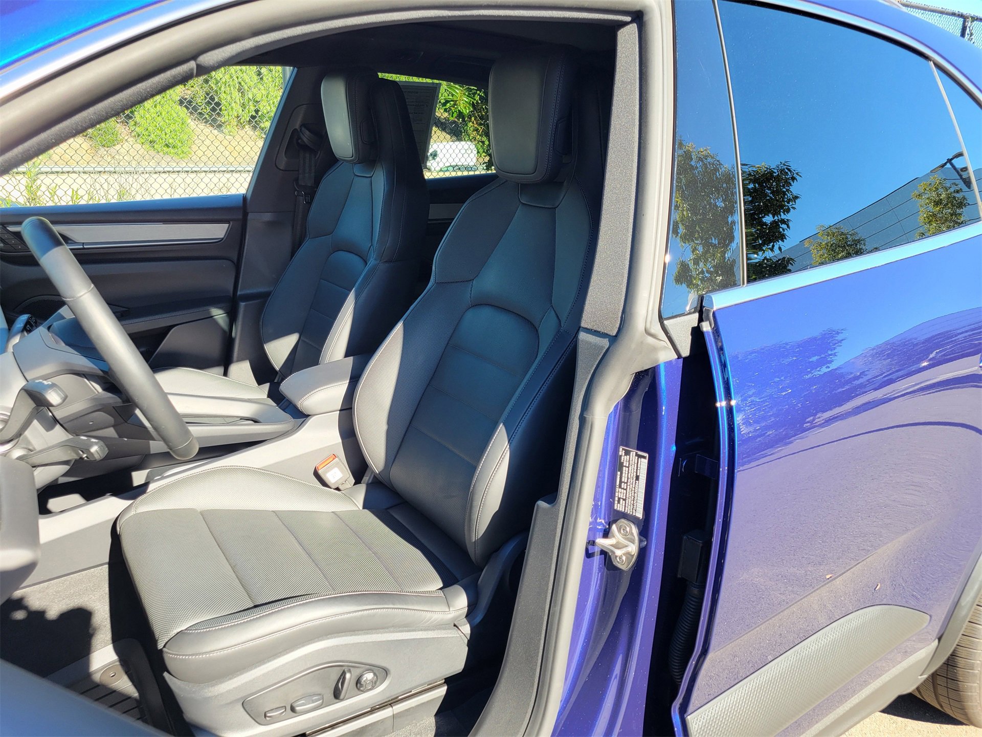 Certified 2024 Porsche Macan 4 Electric image 5