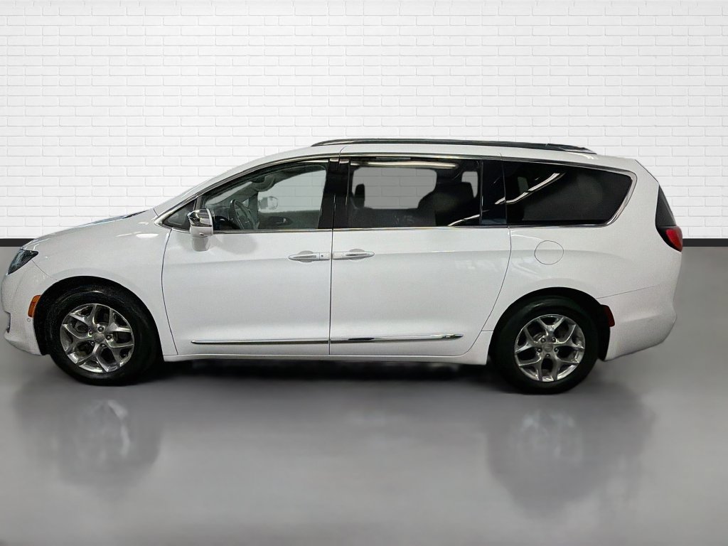 Used 2017 Chrysler Pacifica Limited w/ UConnect Theater Package FWD image 6