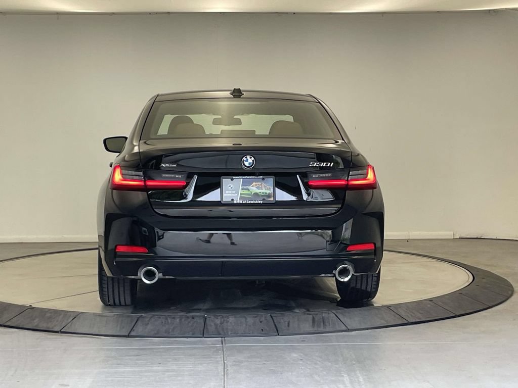 New 2026 BMW 330i xDrive Sedan w/ Convenience Package AWD/4WD image 4