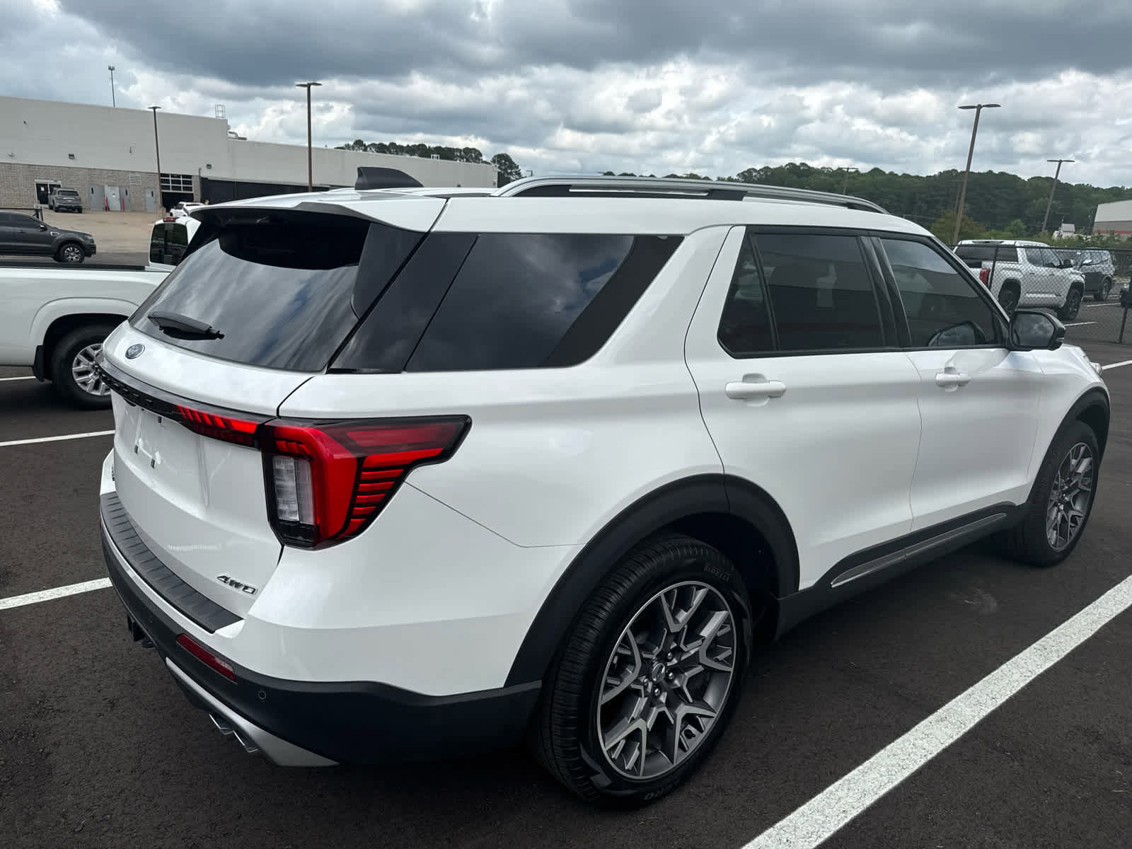 Used 2025 Ford Explorer Platinum w/ Ultimate Package AWD/4WD image 2