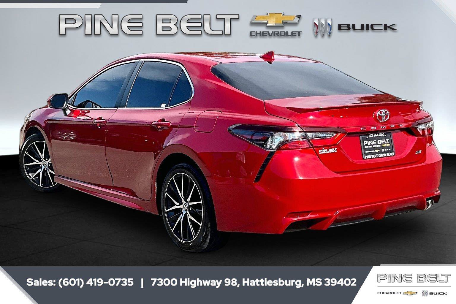 Used 2022 Toyota Camry SE FWD image 2