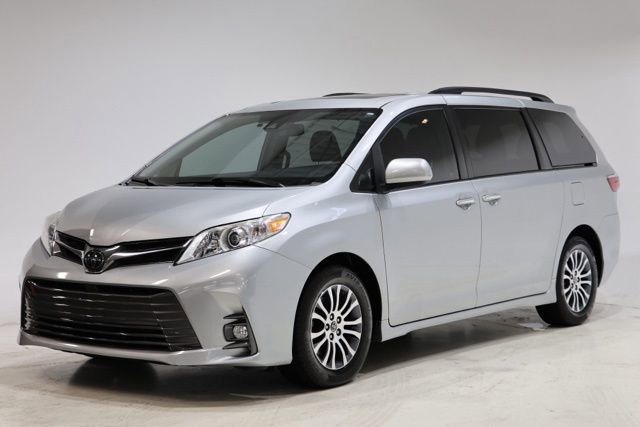 Used 2019 Toyota Sienna XLE FWD image 3