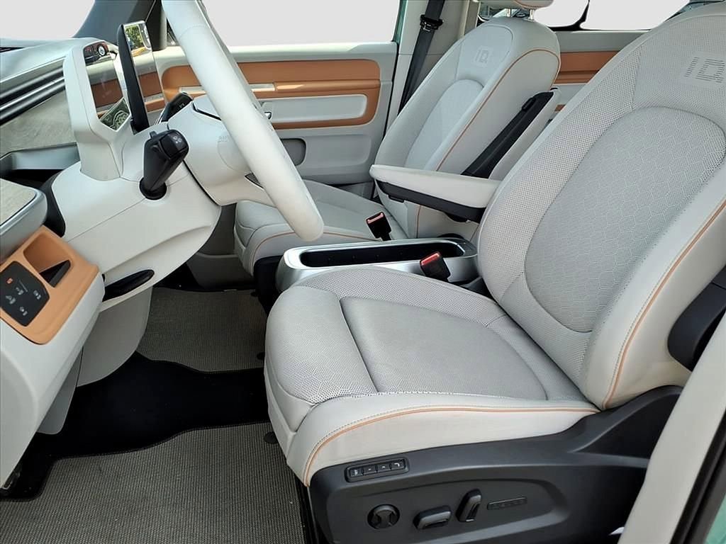 New 2025 Volkswagen ID. Buzz 1st Edition RWD image 10