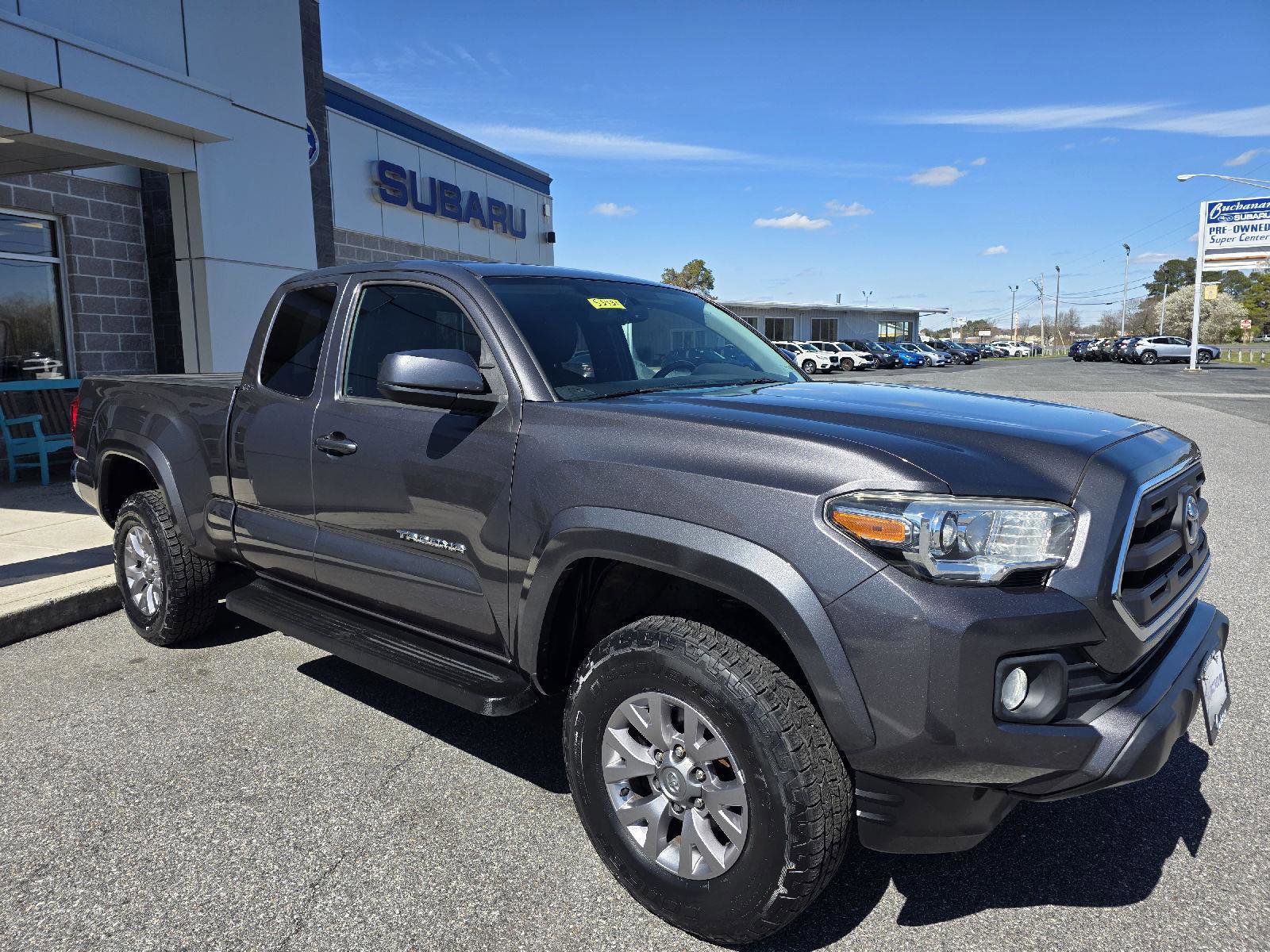 Used 2016 Toyota Tacoma SR5 w/ SR5 Appearance Package (SN) image 3