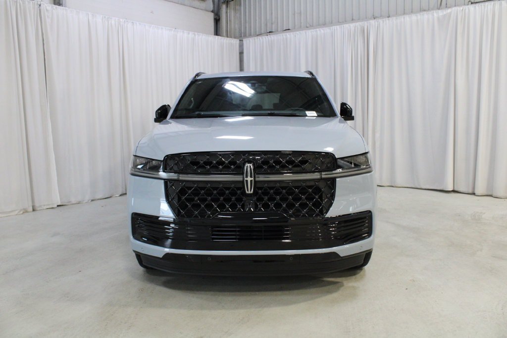 New 2027 Lincoln Navigator Reserve w/ Jet Appearance Package AWD/4WD image 35