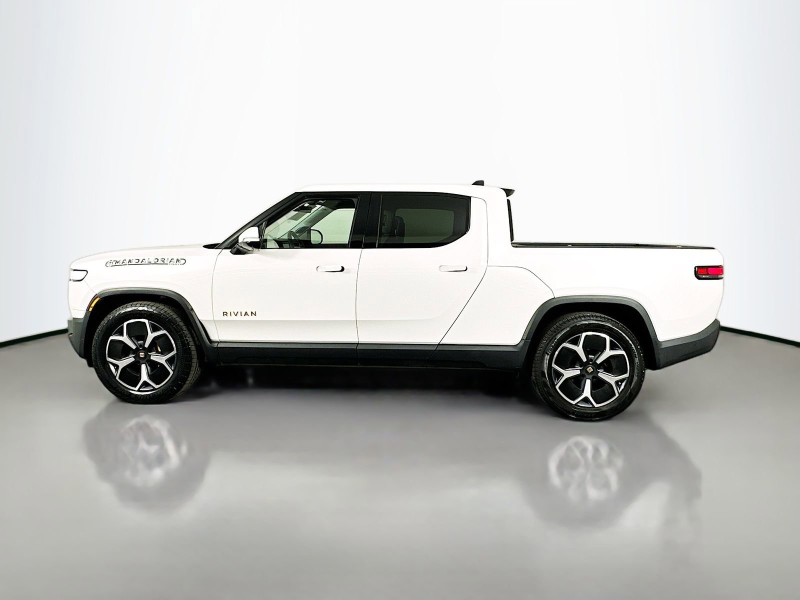 Used 2022 Rivian R1T Adventure AWD/4WD image 4