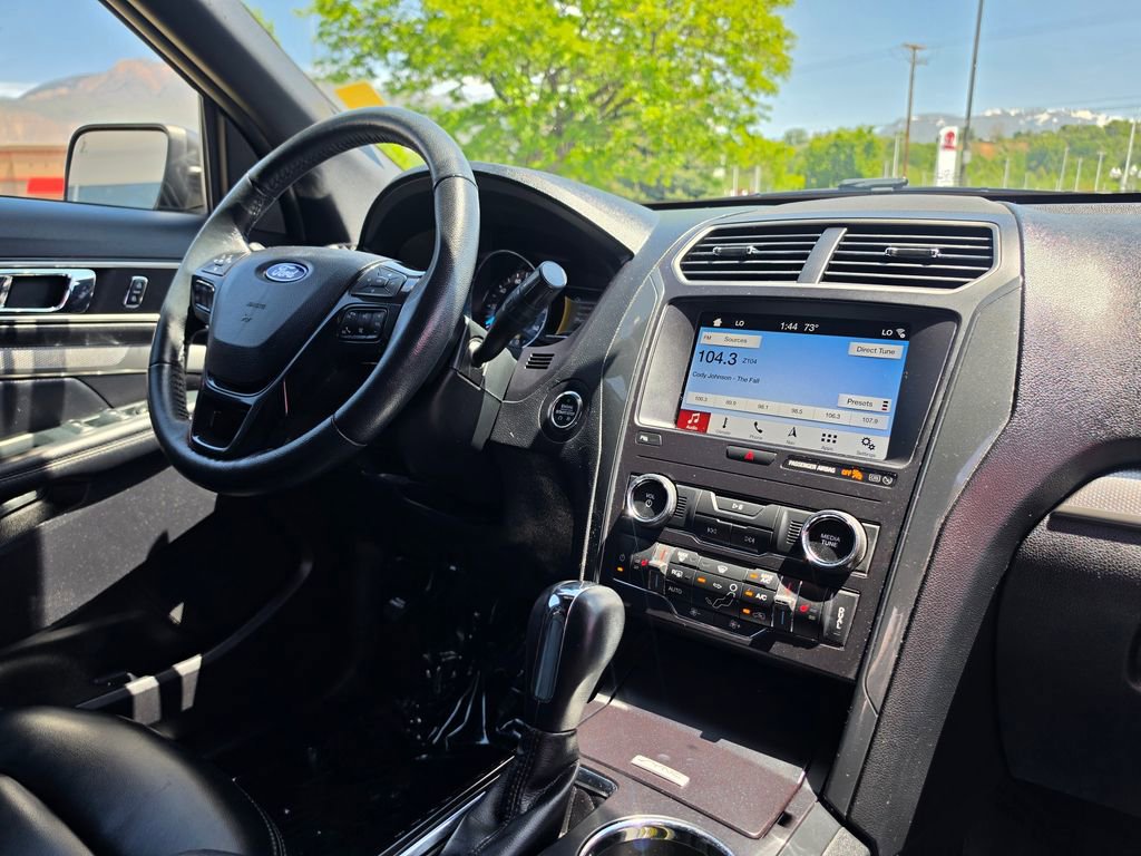 Used 2019 Ford Explorer XLT w/ Equipment Group 202A AWD/4WD image 16