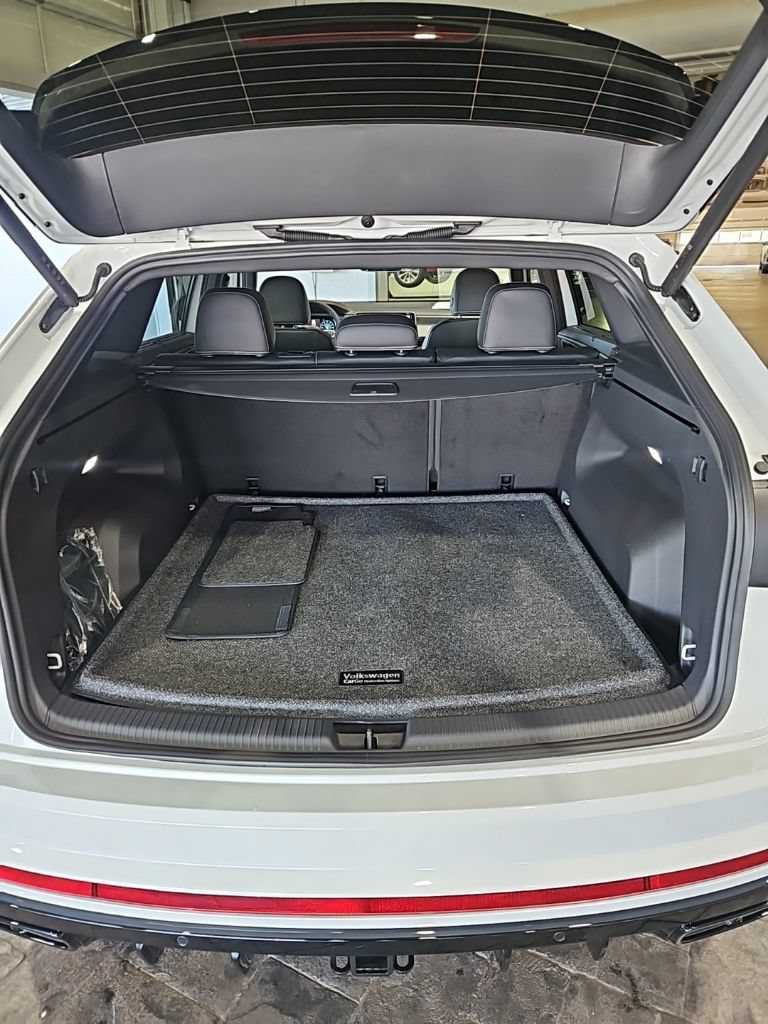 New 2026 Volkswagen Atlas Cross Sport SEL R-Line AWD/4WD image 19