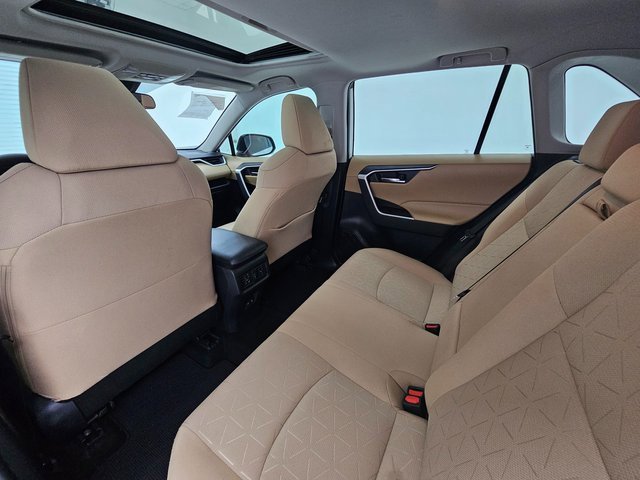 Used 2021 Toyota RAV4 XLE w/ Convenience Package image 27