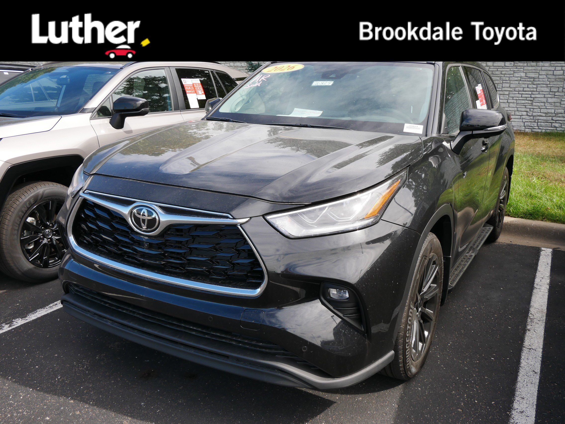 Used 2026 Toyota Highlander Limited AWD/4WD image 1