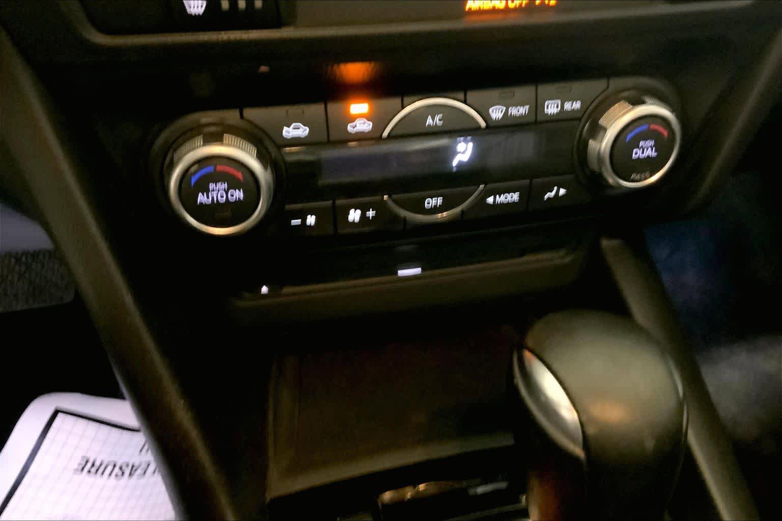 Used 2014 MAZDA MAZDA3 s Grand Touring w/ Technology Package FWD image 33