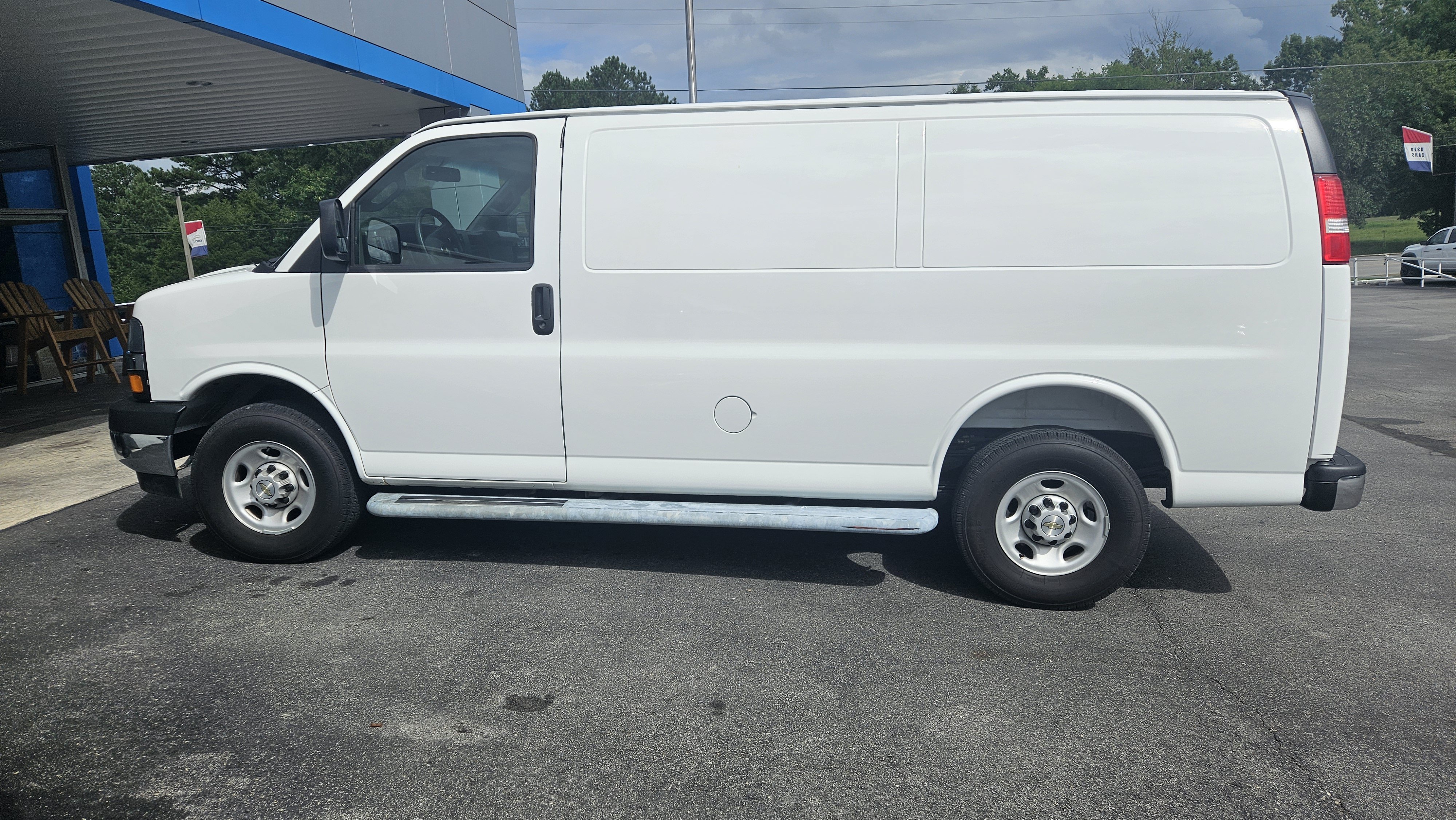 Used 2025 Chevrolet Express 2500 w/ Driver Convenience Package RWD image 2