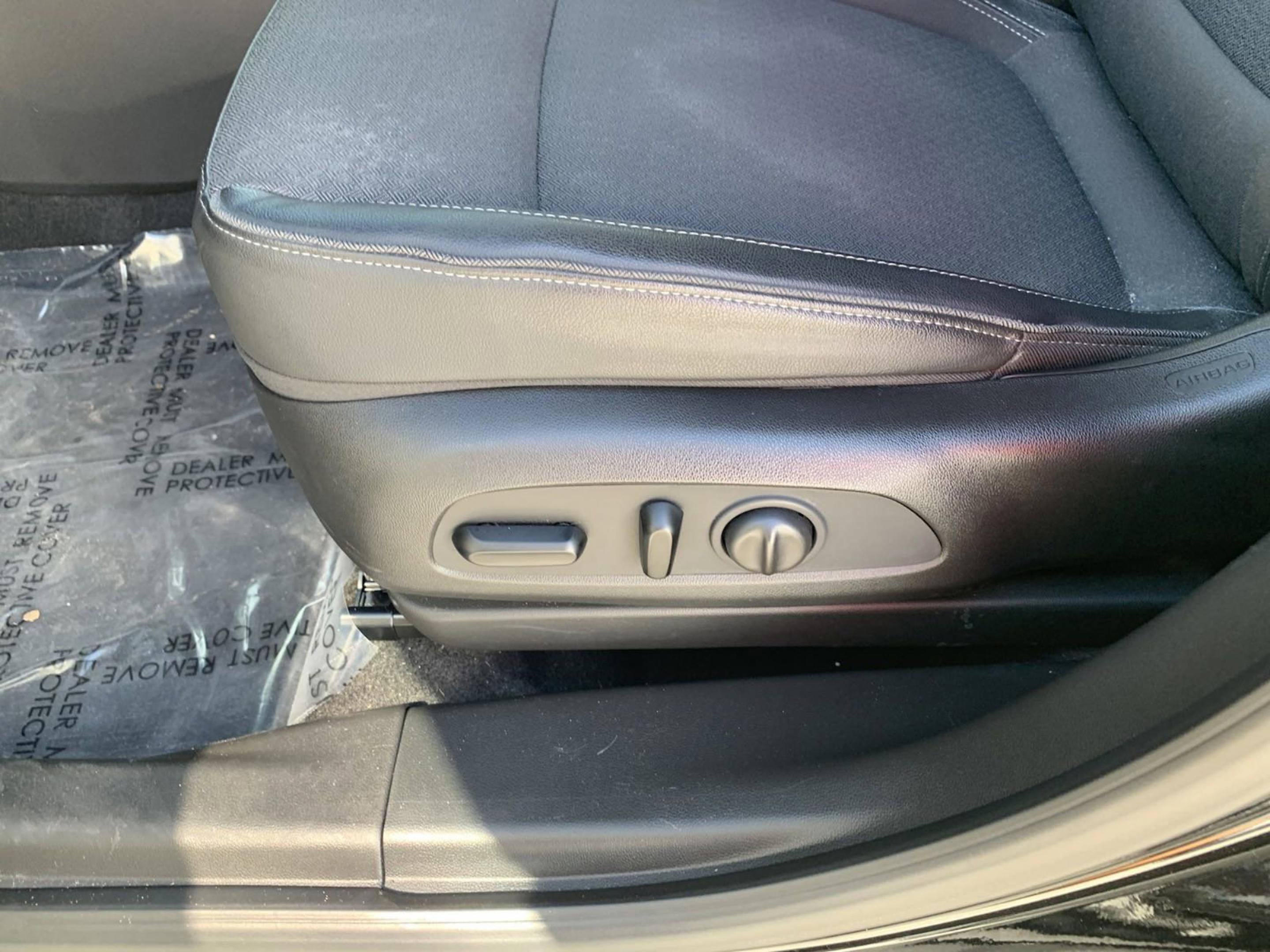 Used 2021 Buick Encore GX Select image 18