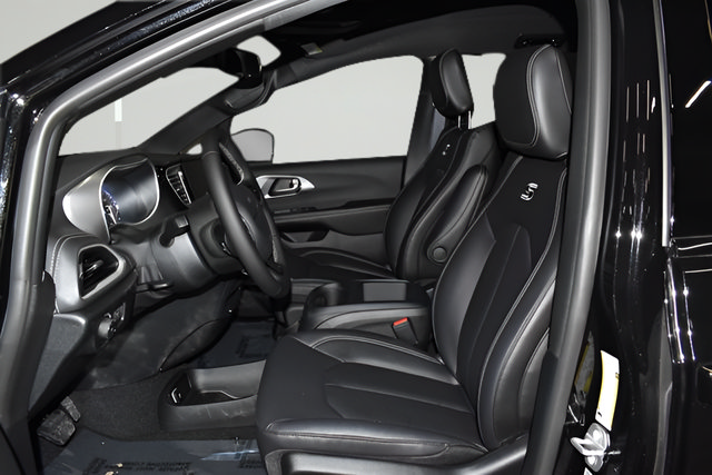 New 2026 Chrysler Pacifica Select w/ S Appearance Package FWD image 11