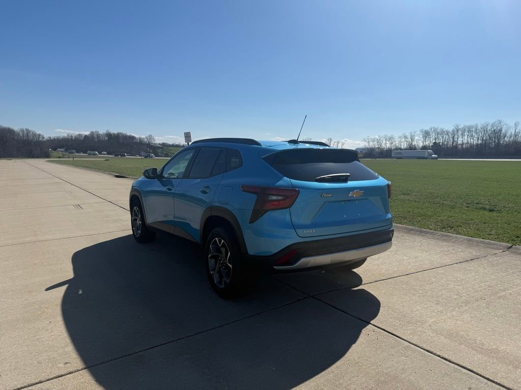 Used 2025 Chevrolet Trax LT image 7