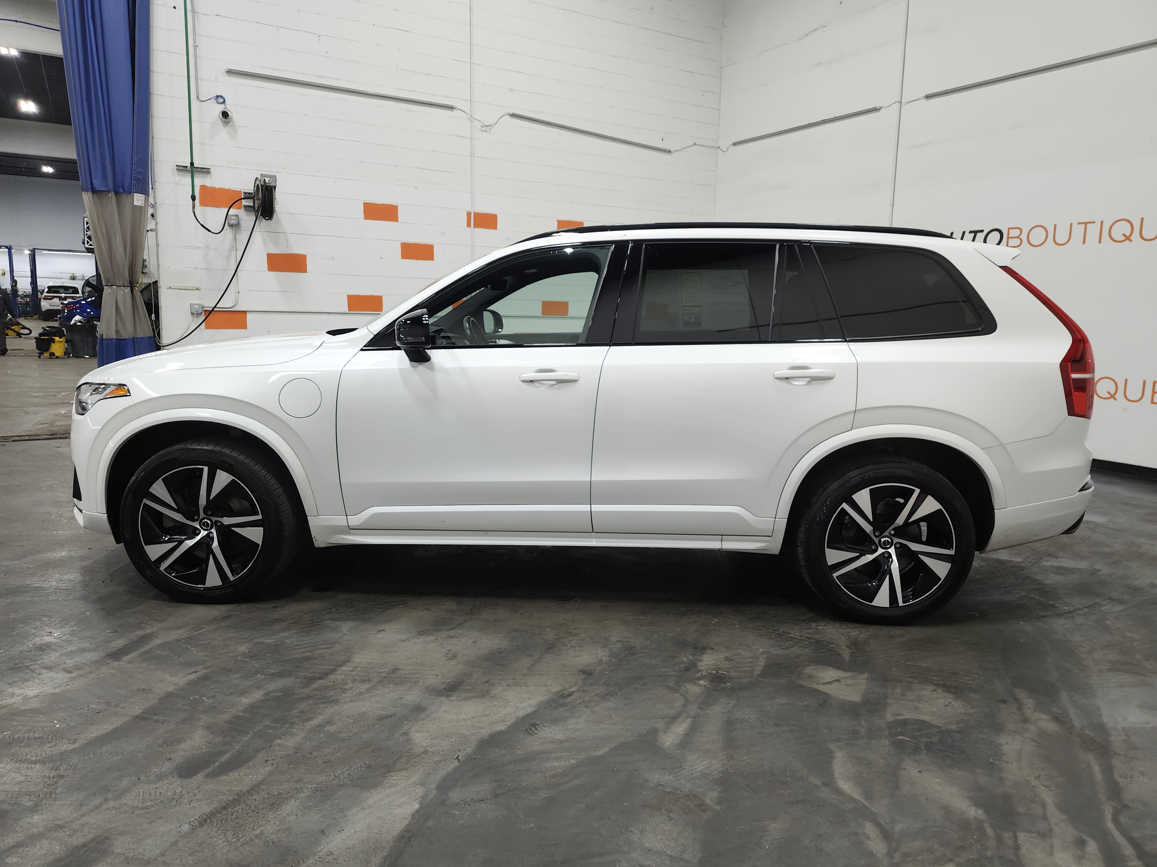 Used 2021 Volvo XC90 T8 R-Design w/ Advanced Package image 16