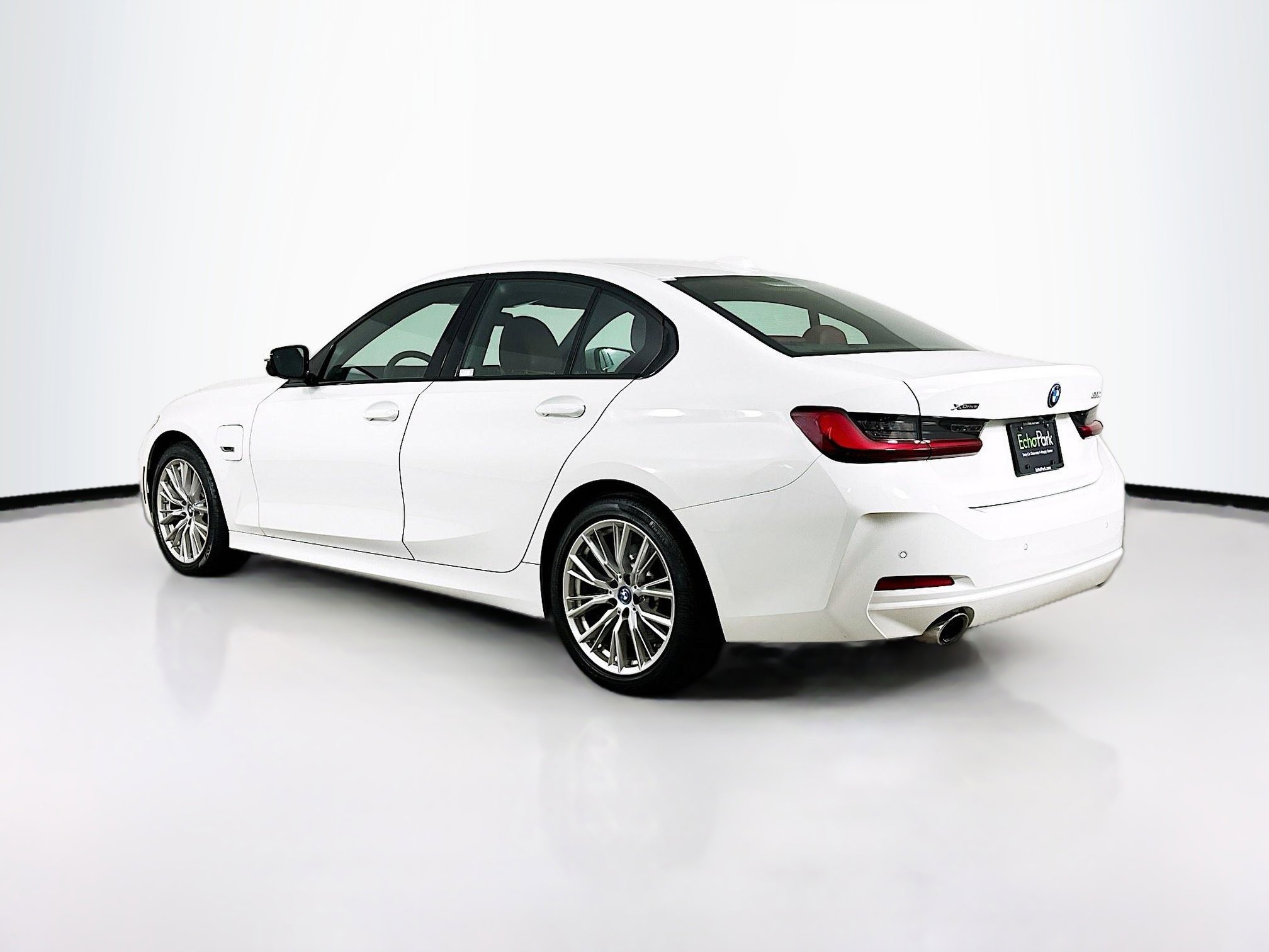 Used 2023 BMW 330e xDrive w/ Driving Assistance Package image 5