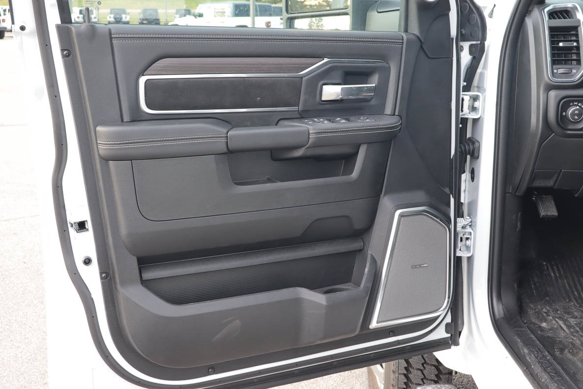 New 2027 RAM 5500 4x4 Crew Cab w/ Laramie Trim Package image 9