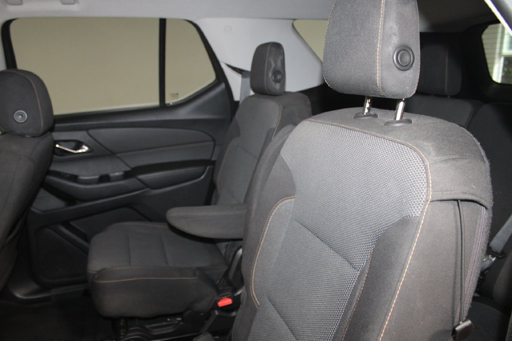 Used 2018 Chevrolet Traverse LT FWD image 17