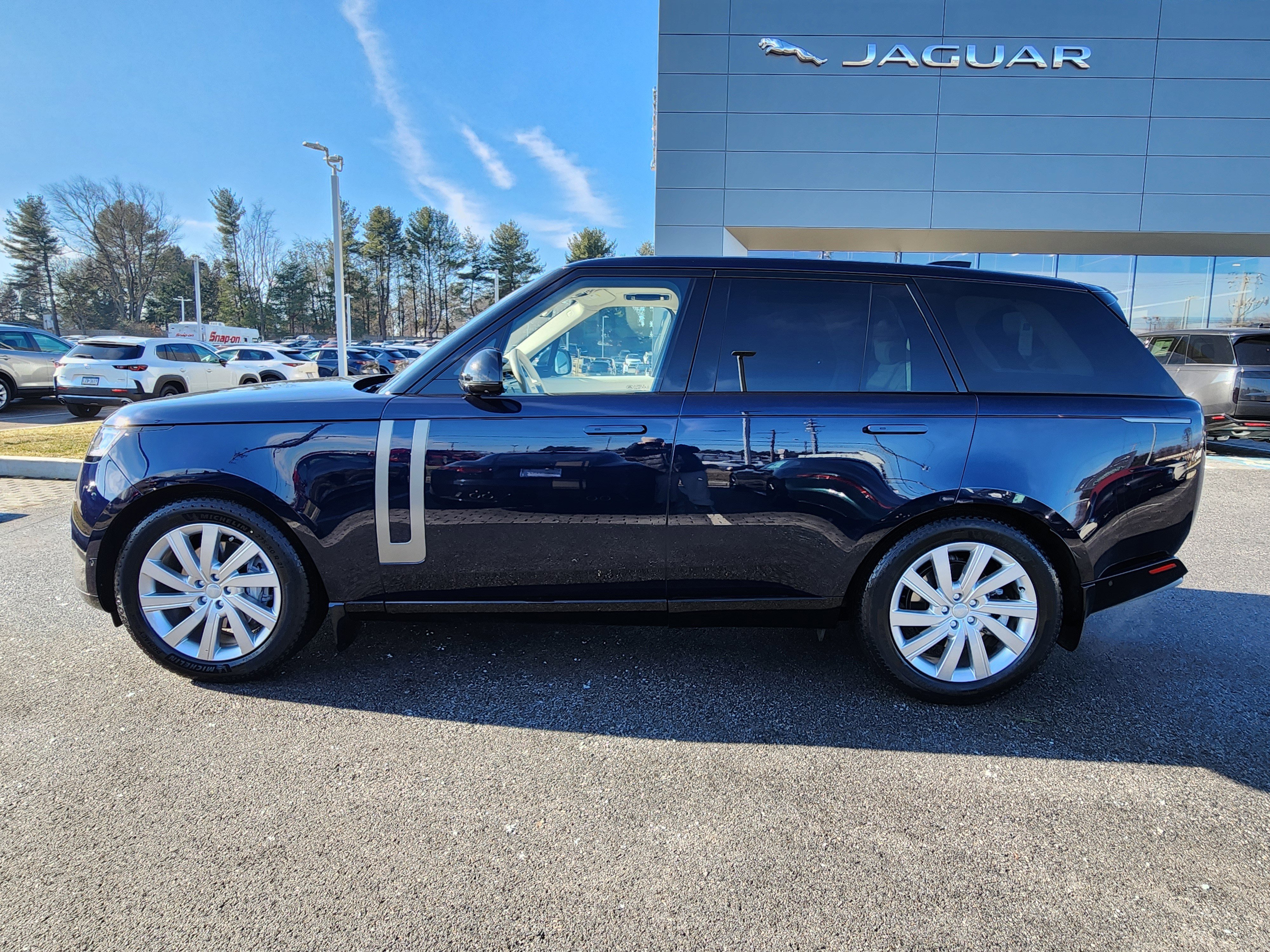 Used 2023 Land Rover Range Rover SE image 5