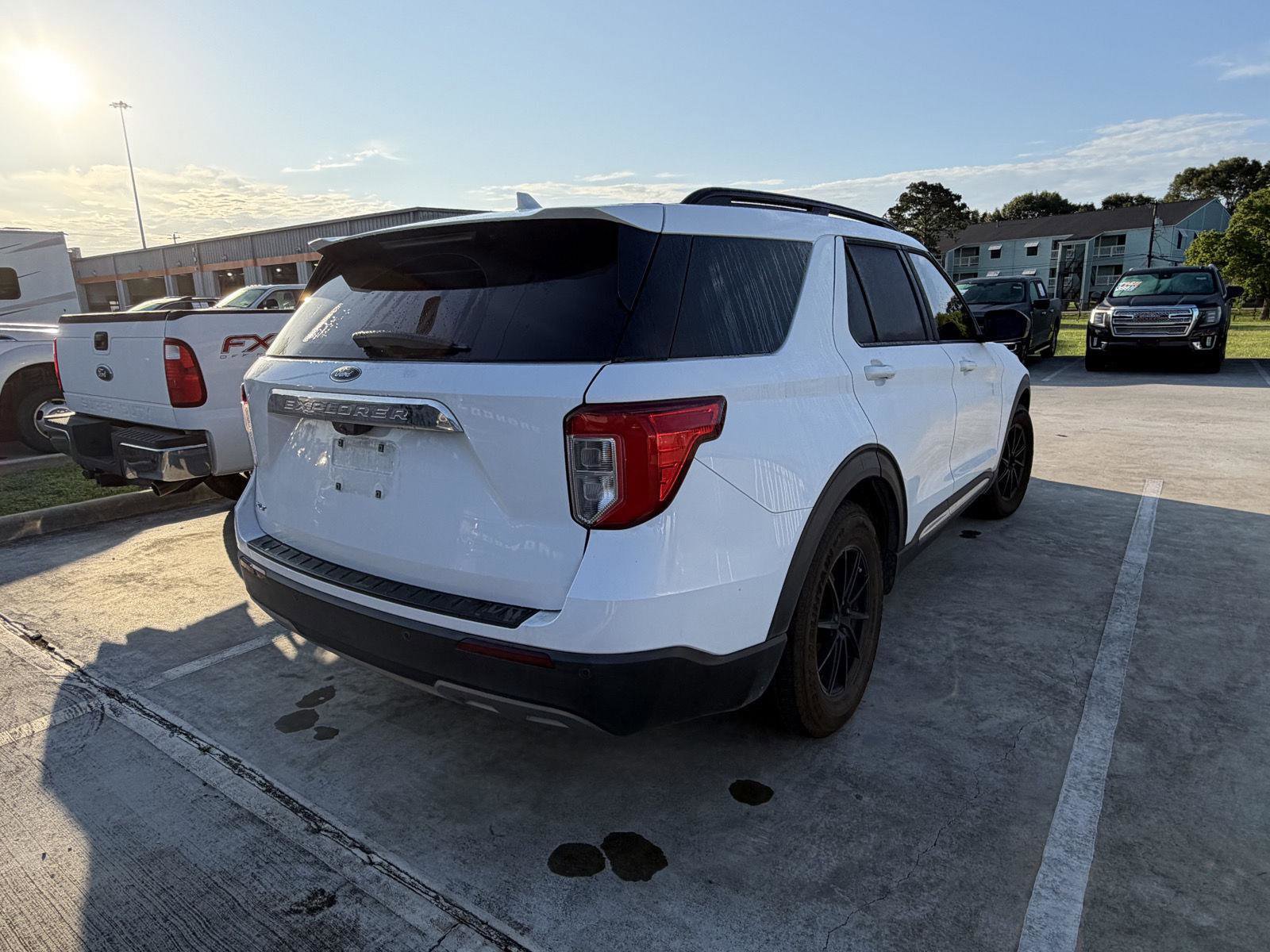 Used 2020 Ford Explorer XLT w/ Equipment Group 202A RWD image 3