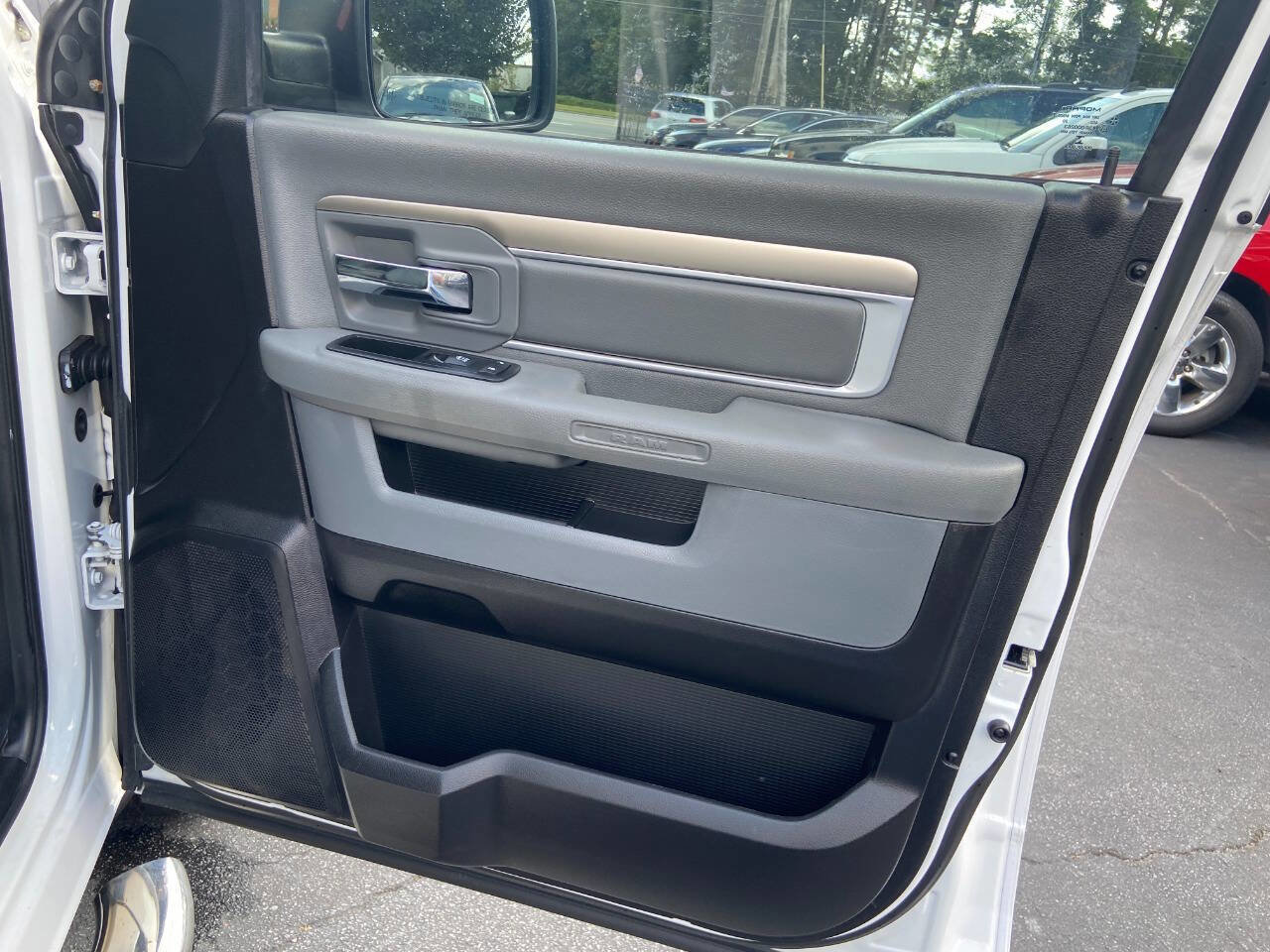 Used 2015 RAM 1500 Classic SLT image 22