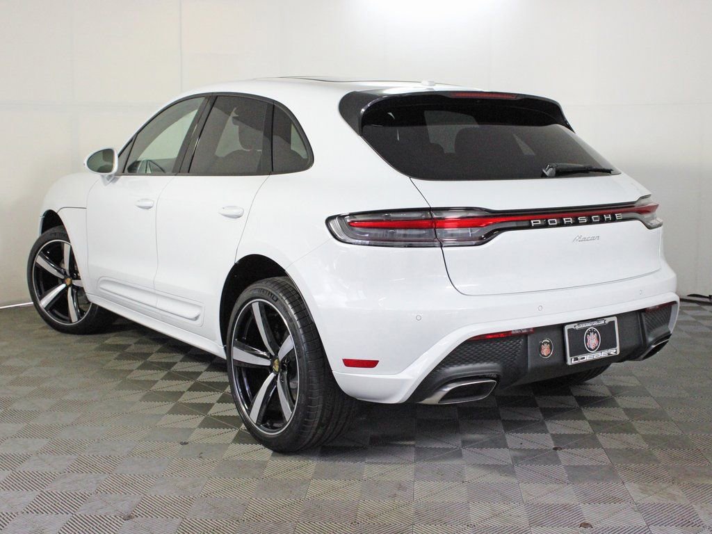 Certified 2025 Porsche Macan image 3