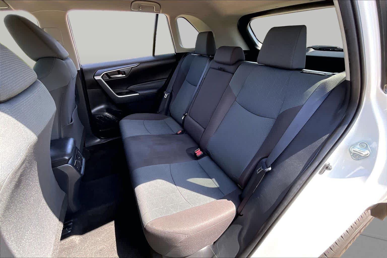Used 2025 Toyota RAV4 XLE FWD image 21
