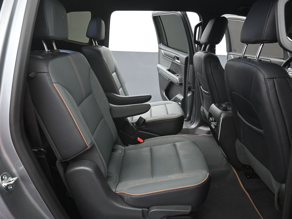 Used 2025 GMC Acadia AT4 w/ Super Cruise Package image 23