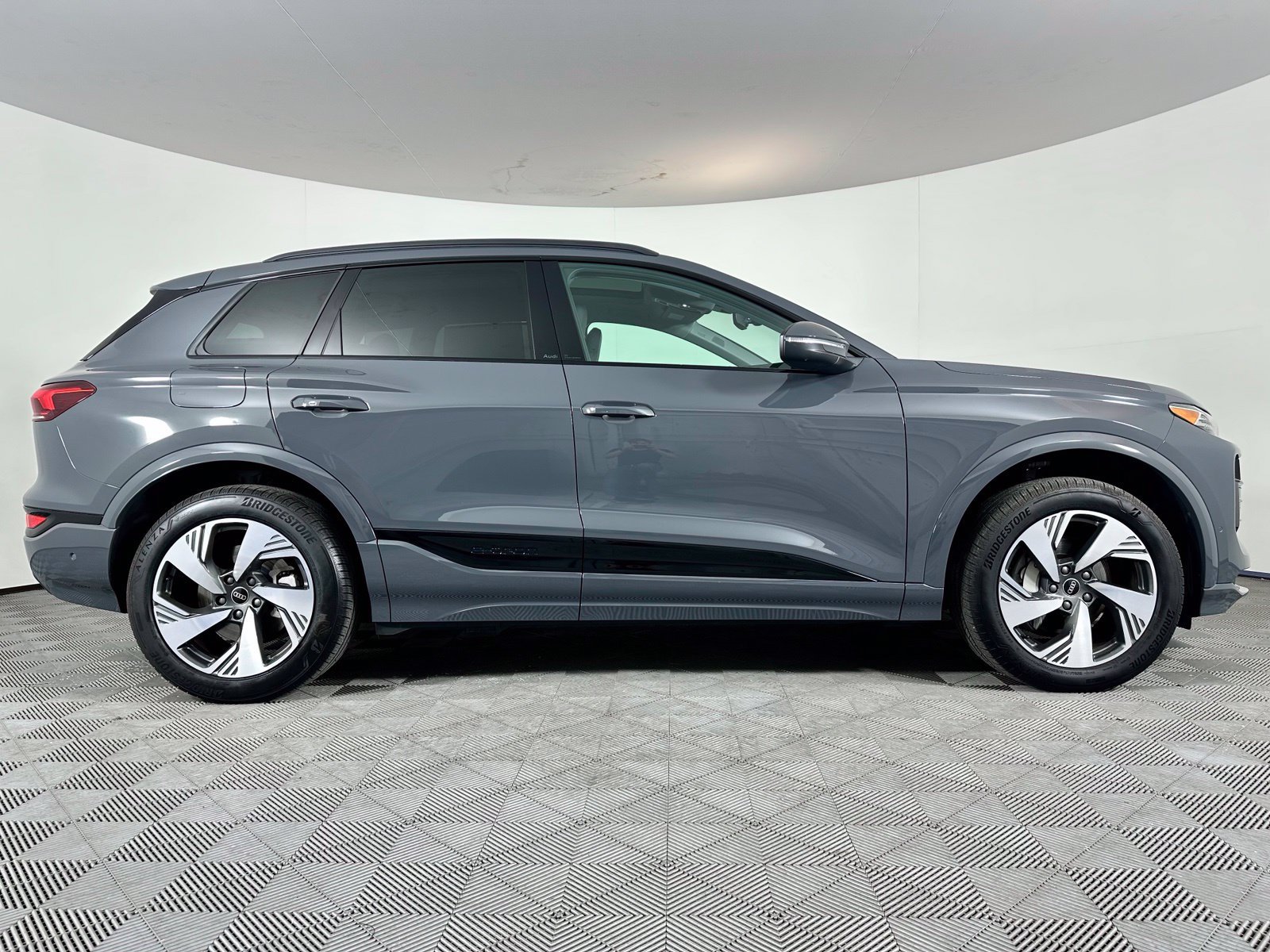 Used 2025 Audi Q6 e-tron Premium Plus w/ Premium Plus AWD/4WD image 26