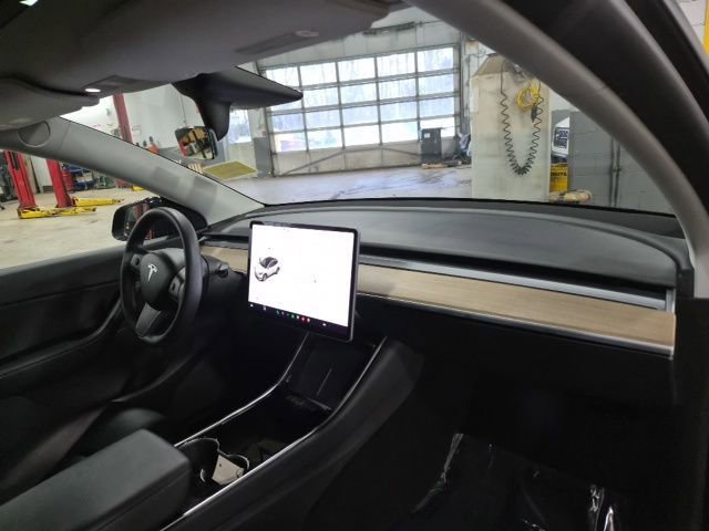 Used 2021 Tesla Model Y Long Range image 11