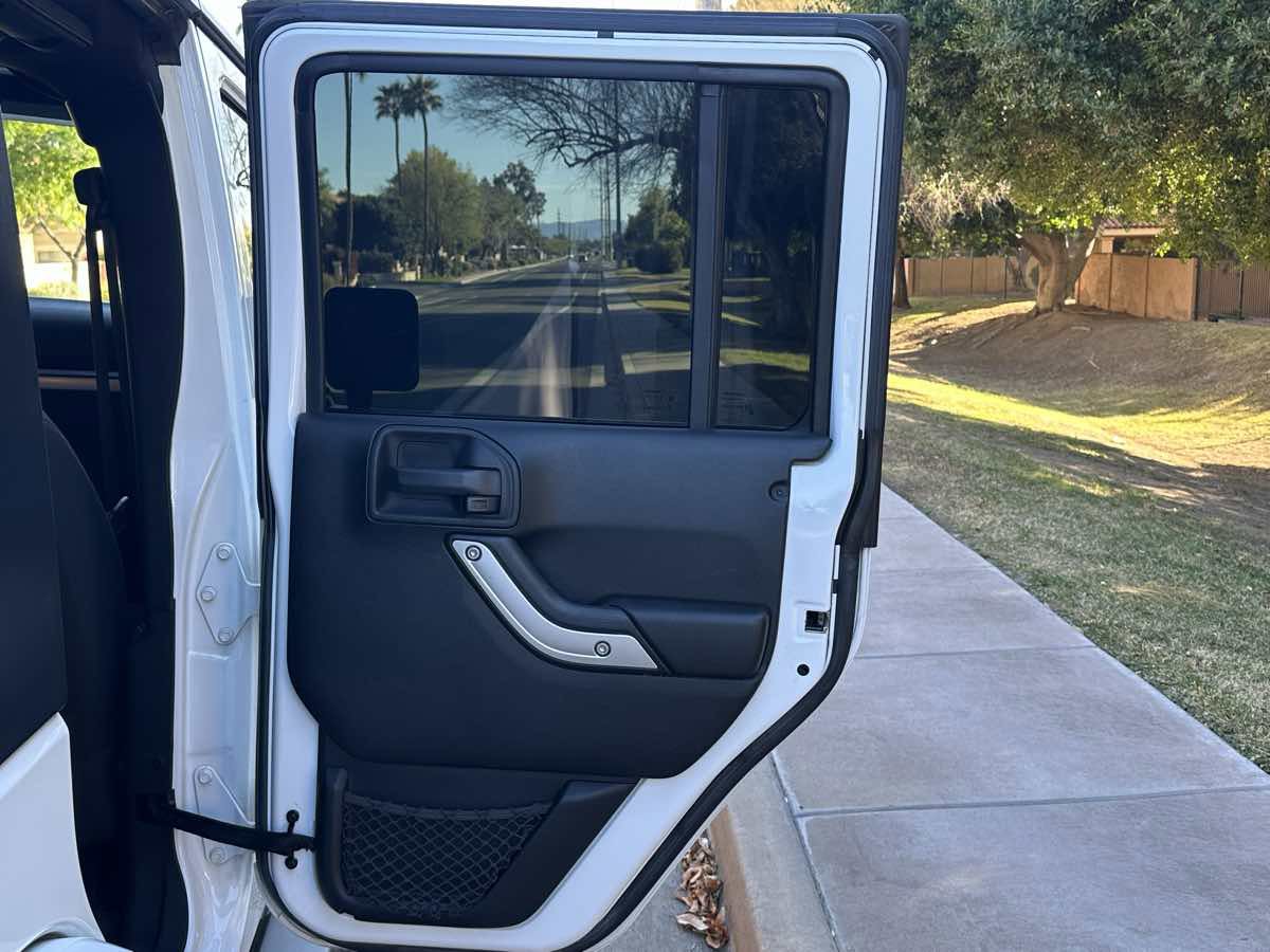 Used 2016 Jeep Wrangler Unlimited Sahara w/ Connectivity Group image 17