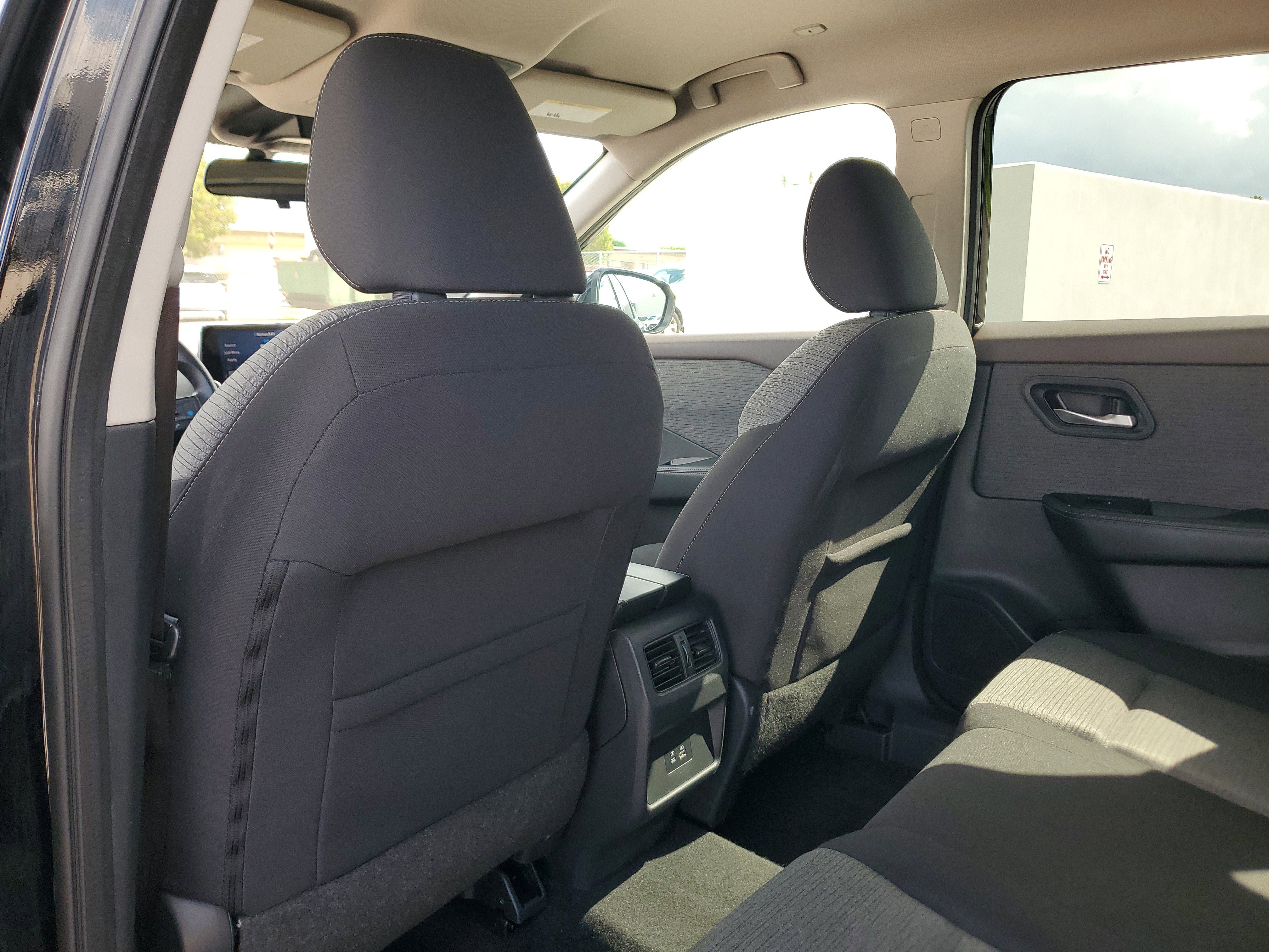 Used 2022 Nissan Rogue SV image 14