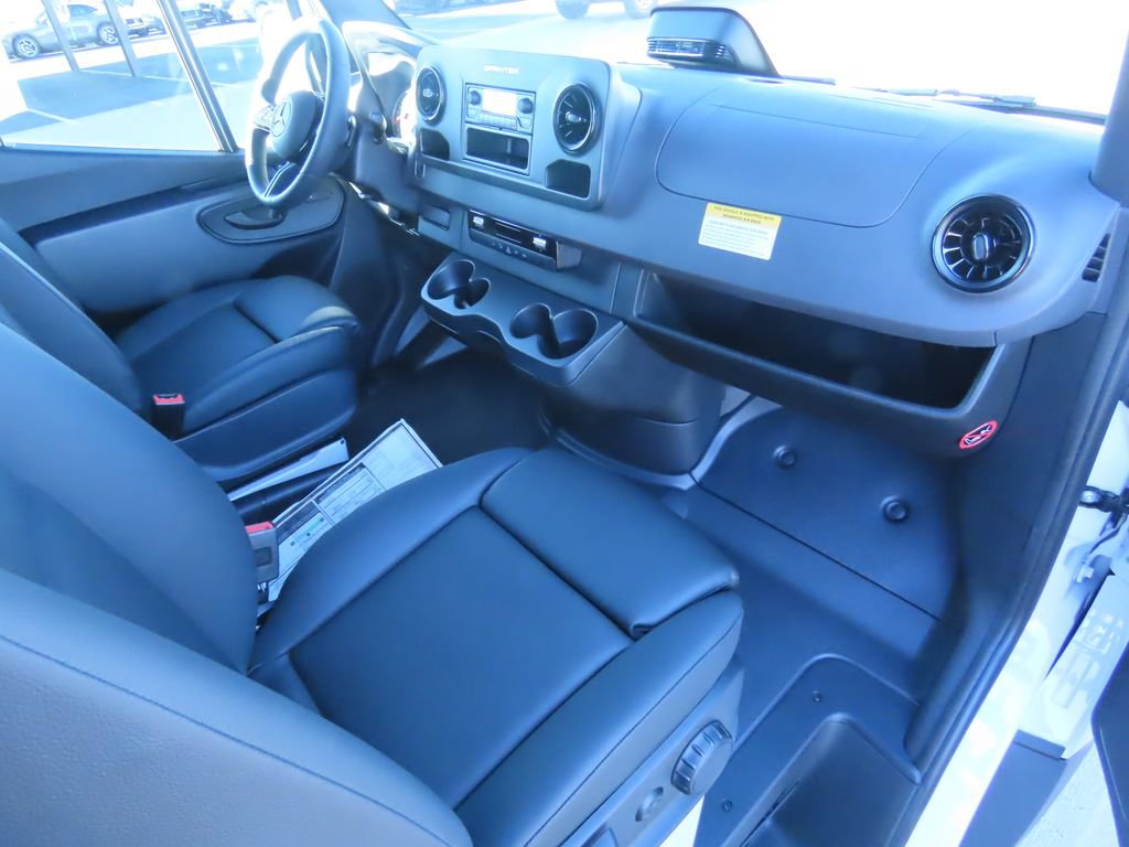 Used 2025 Mercedes-Benz Sprinter 2500 image 18