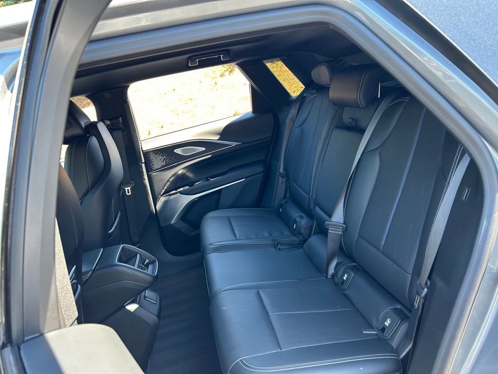 Used 2023 Cadillac Lyriq 2WD image 45