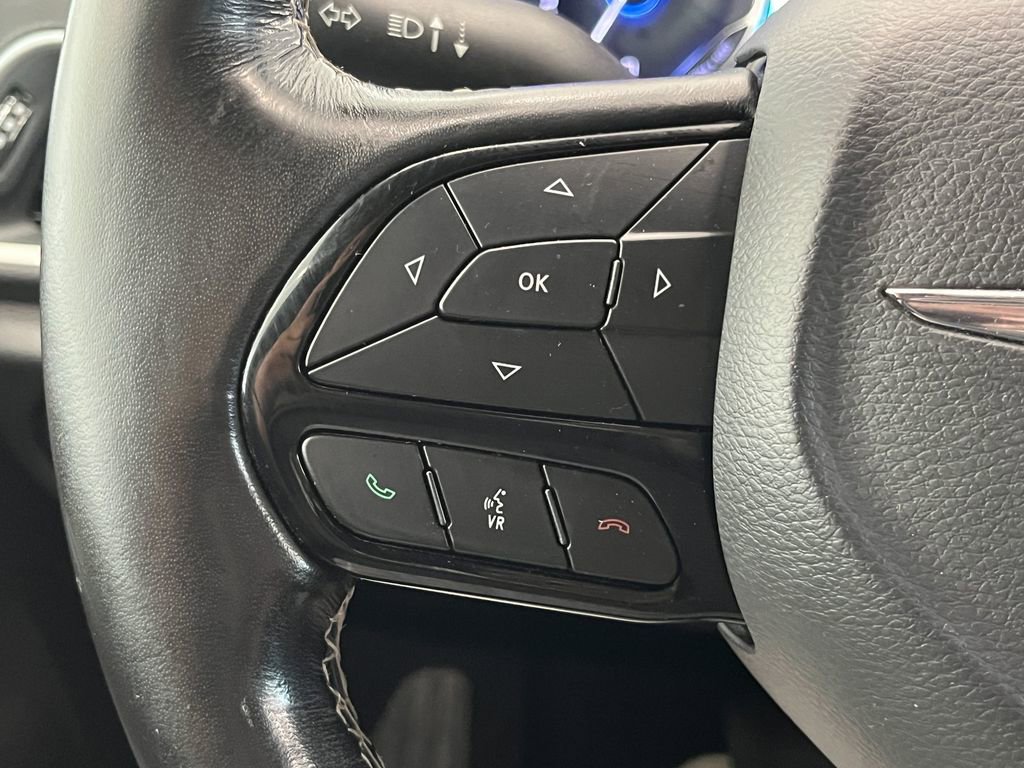 Used 2021 Chrysler Pacifica Touring w/ Cold Weather Group image 21