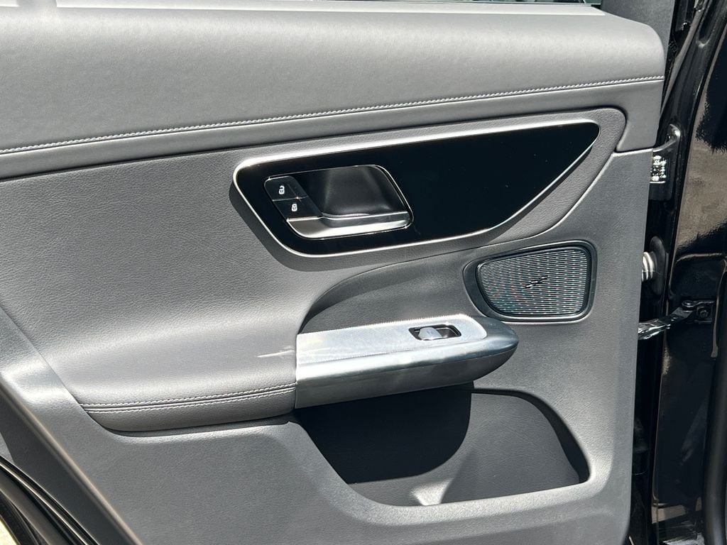 New 2025 Mercedes-Benz GLC 350e 4MATIC image 34