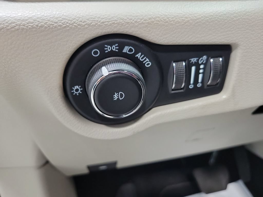 Certified 2023 Chrysler Pacifica Touring-L FWD image 33