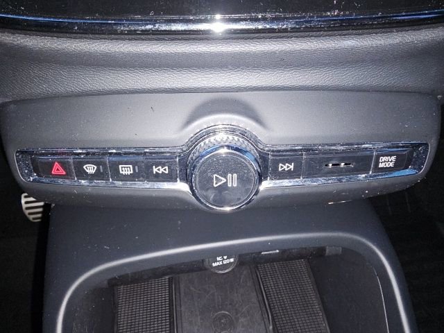 Used 2021 Volvo XC40 T5 R-Design w/ Advanced Package image 57