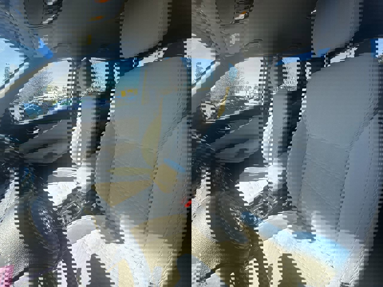 Used 2017 Kia Sorento LX w/ LX Convenience Package image 2