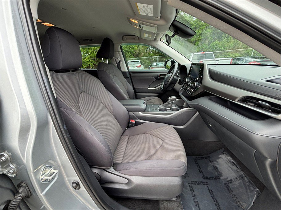 Used 2020 Toyota Highlander LE FWD image 38