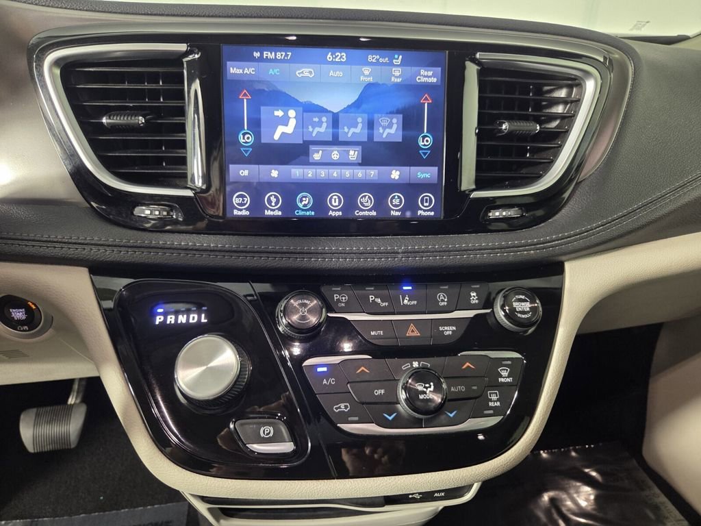 Certified 2018 Chrysler Pacifica Limited w/ Advanced Safetytec Group image 14