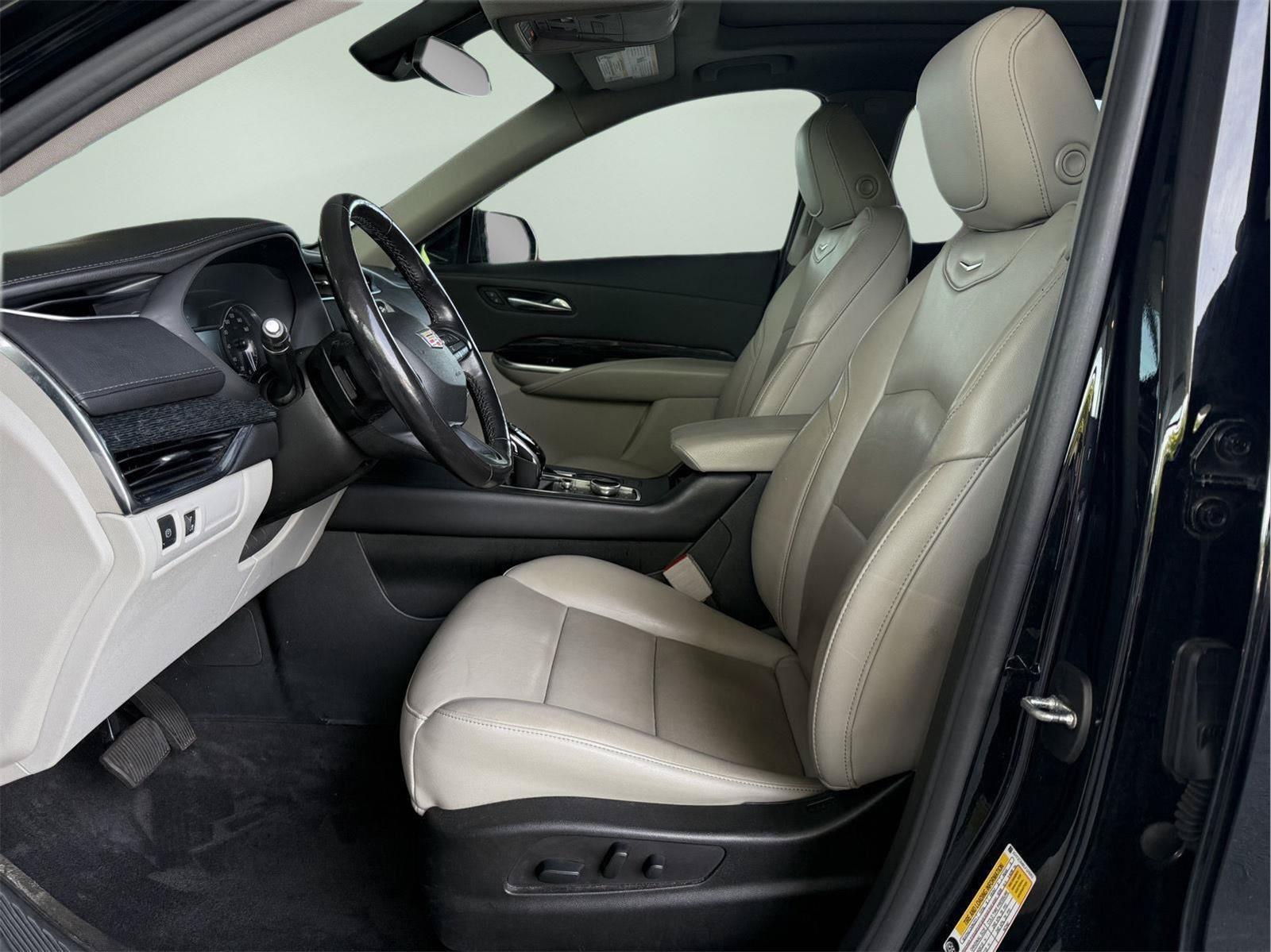 Used 2020 Cadillac XT4 Premium Luxury w/ Cold Weather Package FWD image 9