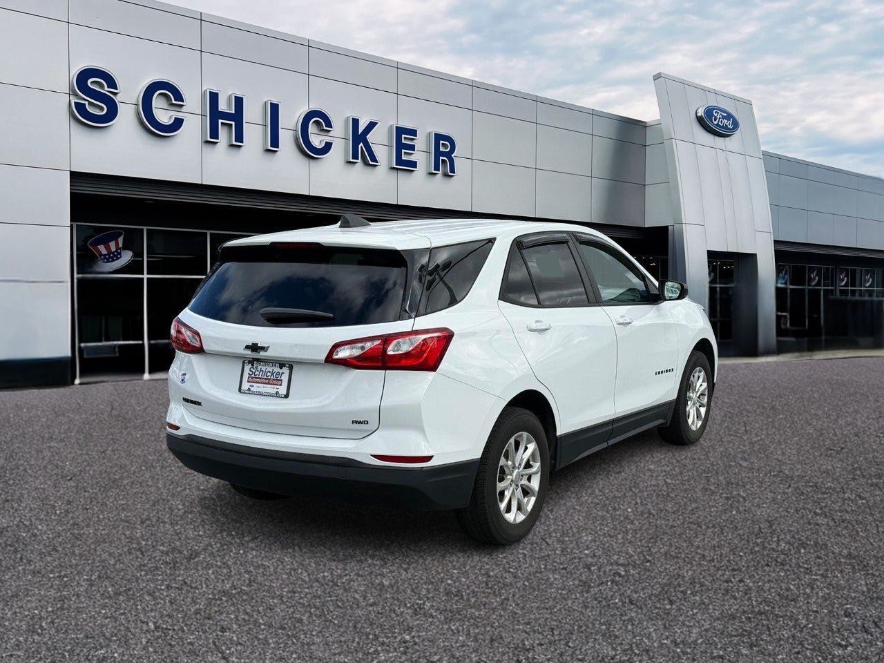 Used 2020 Chevrolet Equinox LS w/ LS Convenience Package AWD/4WD image 2