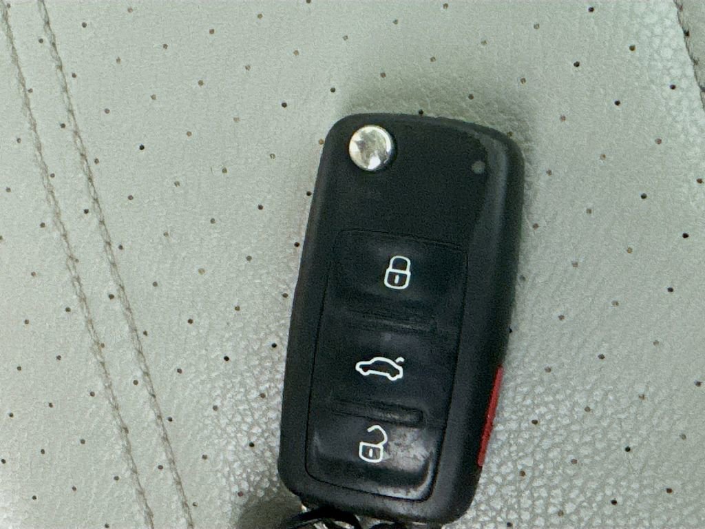 Used 2015 Volkswagen Passat 1.8T Limited Edition image 36