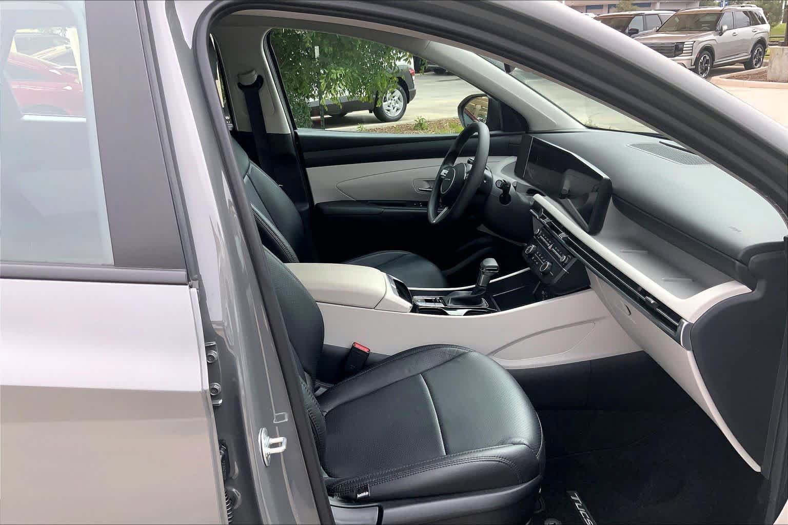 Used 2025 Hyundai Tucson SE FWD image 9