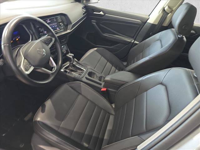 Used 2024 Volkswagen Jetta SE FWD image 16