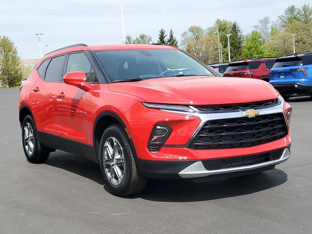 Used 2023 Chevrolet Blazer LT w/ Convenience Package AWD/4WD image 2