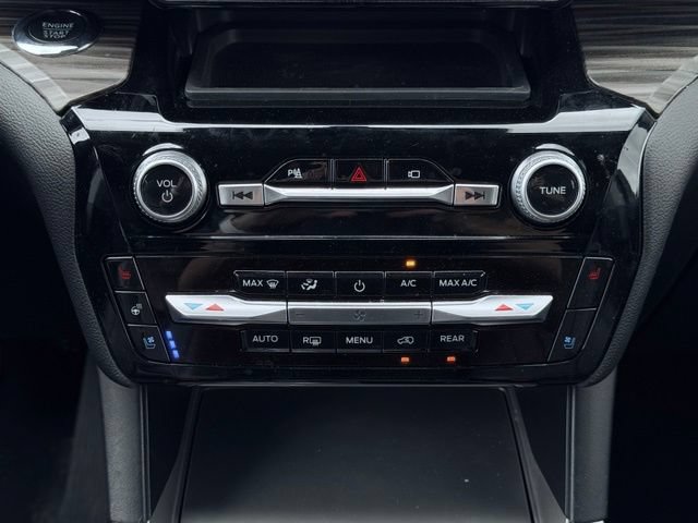 Used 2022 Ford Explorer Limited AWD/4WD image 39